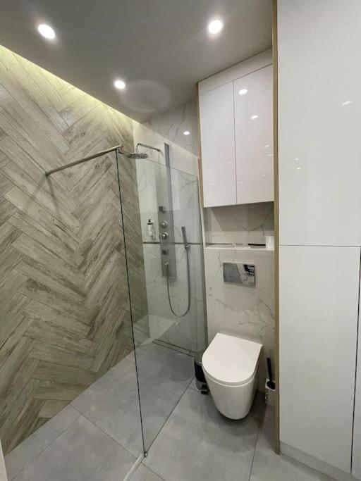 Forum Wola Fine Apartment Варшава Экстерьер фото